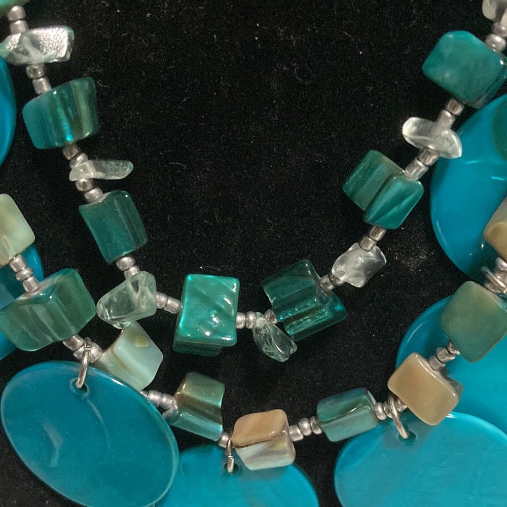 Turquoise Blue Shell Necklace - Picture 3 of 5